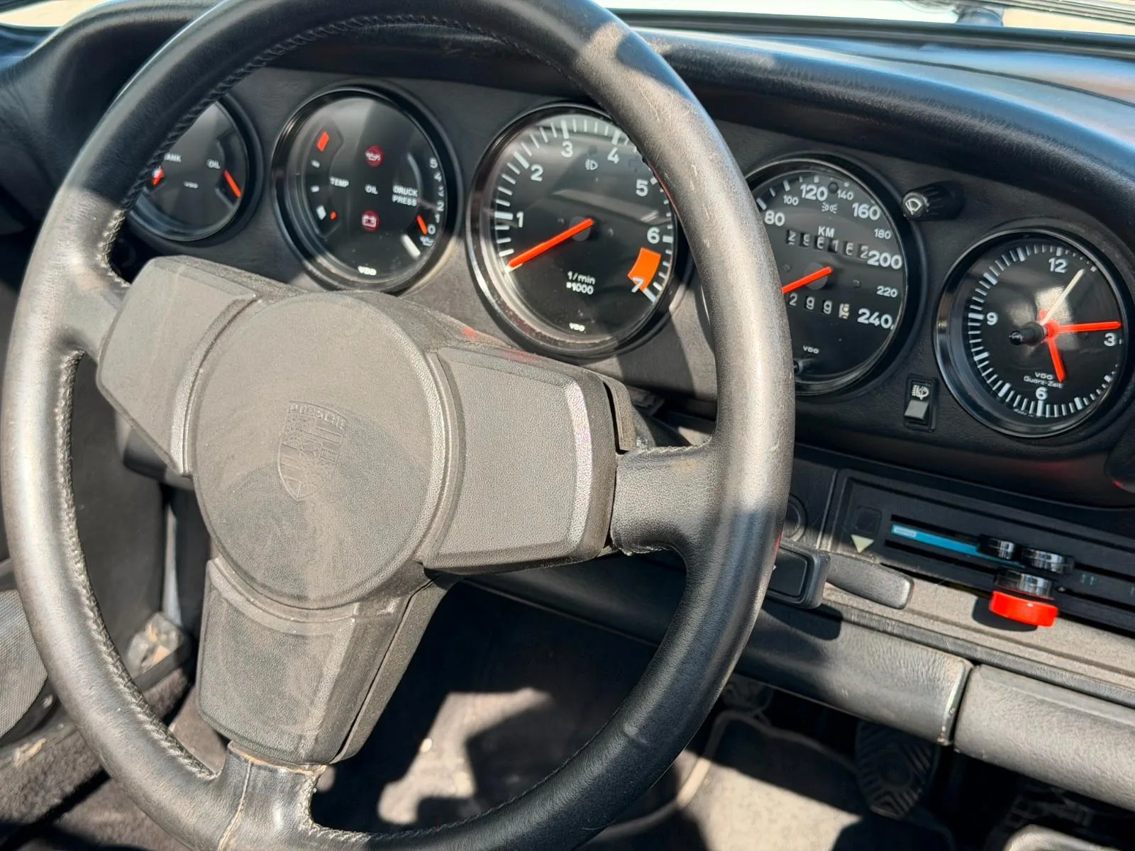 1983 Porsche 911 SC Cabriolet, 17/24