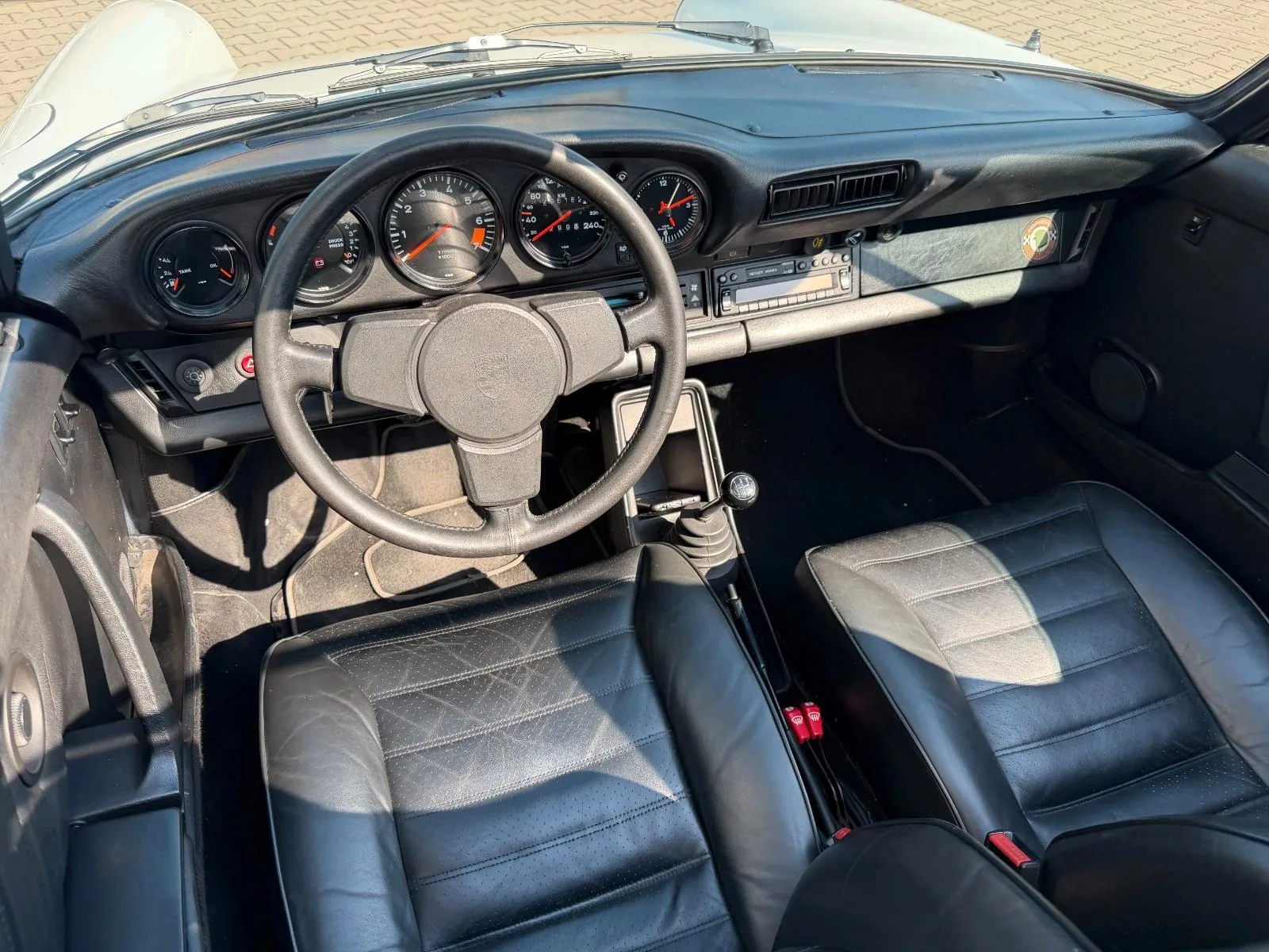 1983 Porsche 911 SC Cabriolet, 21/24