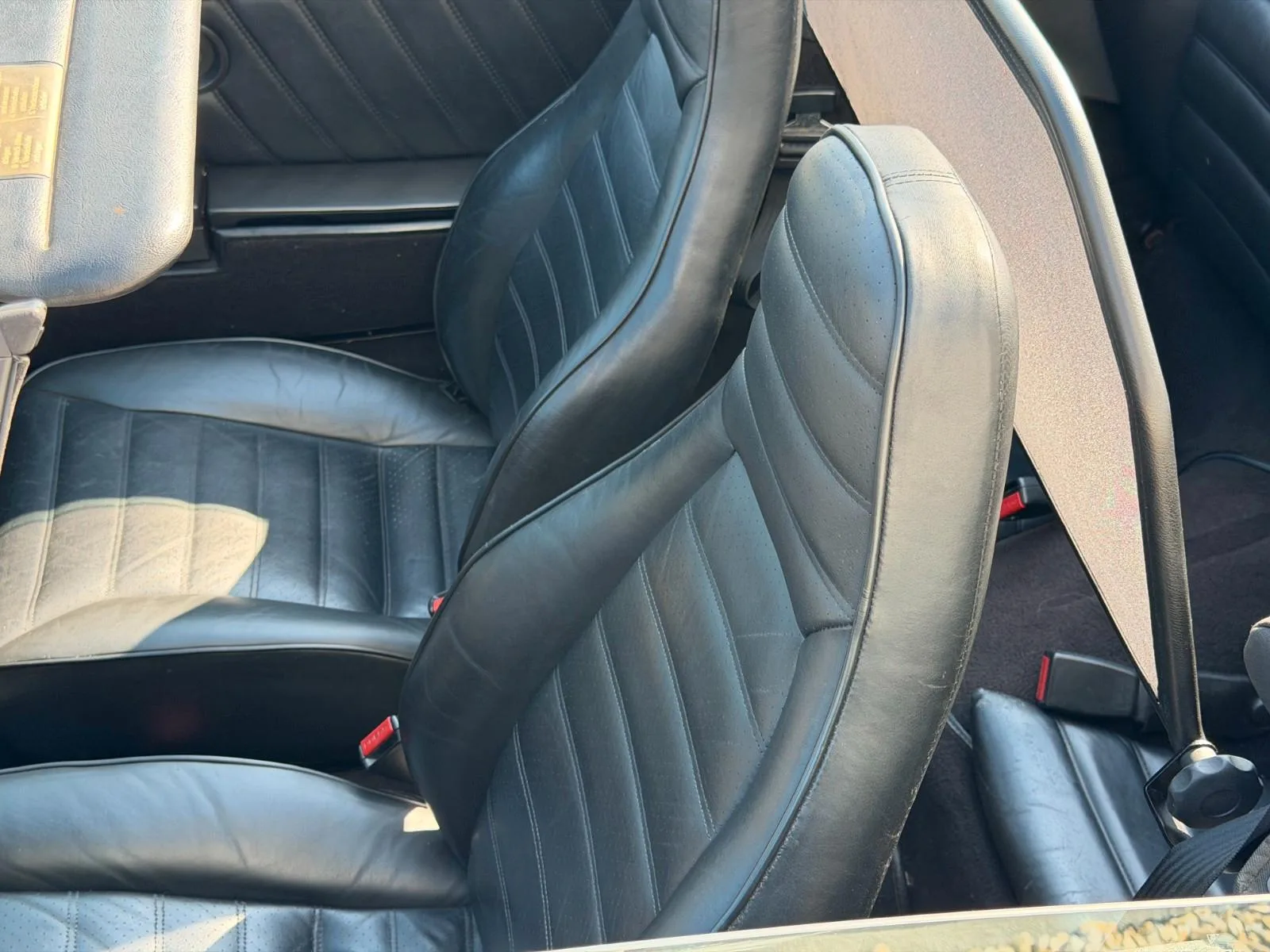 1983 Porsche 911 SC Cabriolet, 23/24