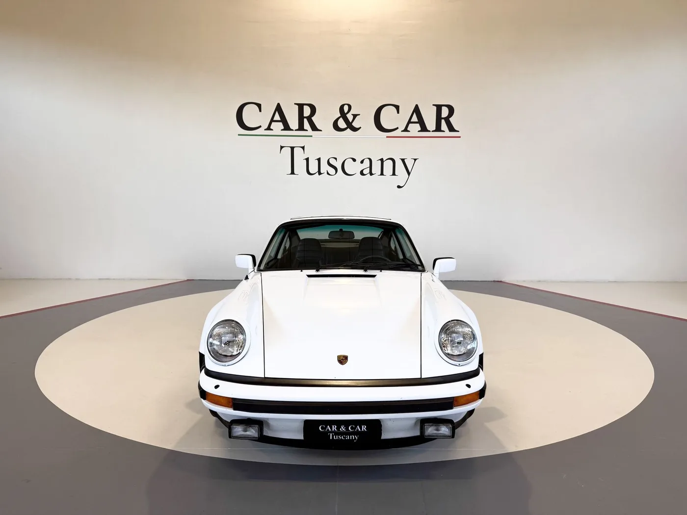 1983 Porsche 911 Turbo 3.3 proposée par un concessionnaire spécialisé à Lucca, Italie, photo 3 sur 25