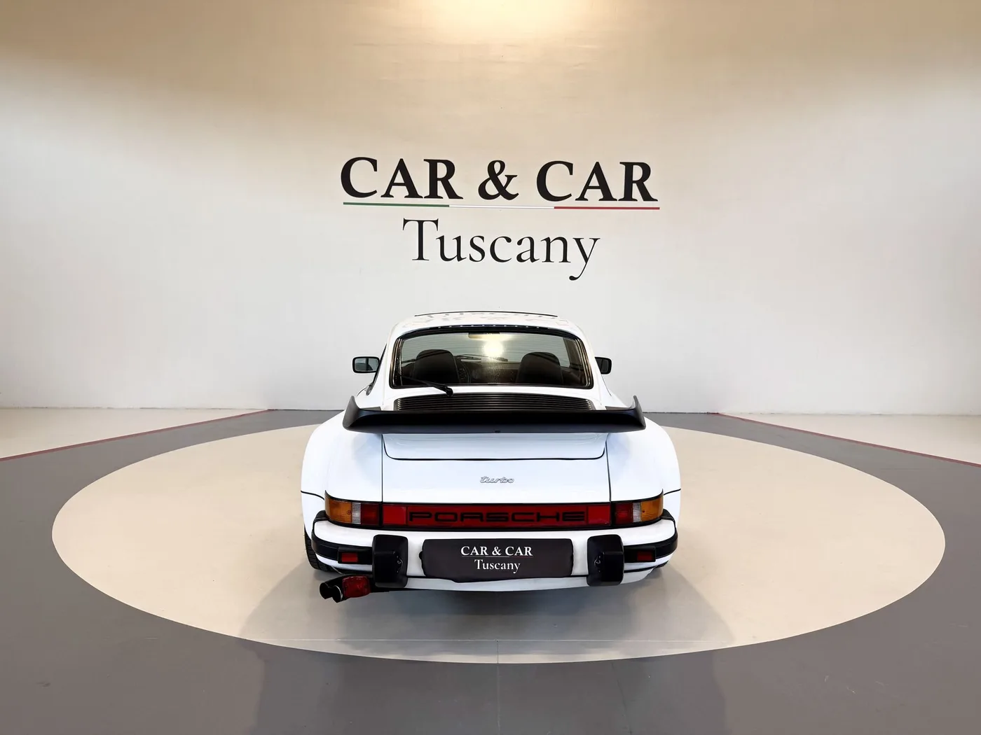 1983 Porsche 911 Turbo 3.3 proposée par un concessionnaire spécialisé à Lucca, Italie, photo 4 sur 25