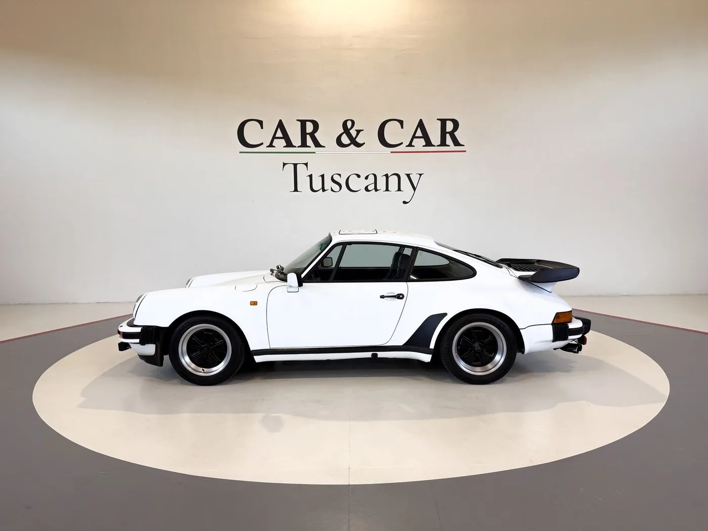 1983 Porsche 911 Turbo 3.3 proposée par un concessionnaire spécialisé à Lucca, Italie, photo 5 sur 25