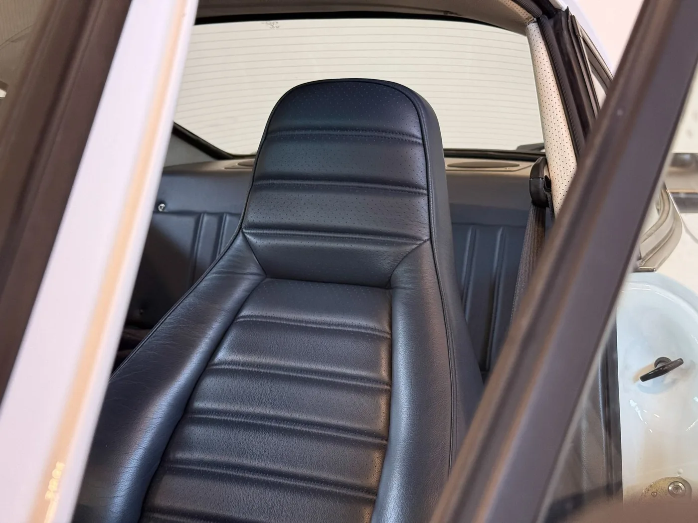 1983 Porsche 911 Turbo 3.3 proposée par un concessionnaire spécialisé à Lucca, Italie, photo 7 sur 25