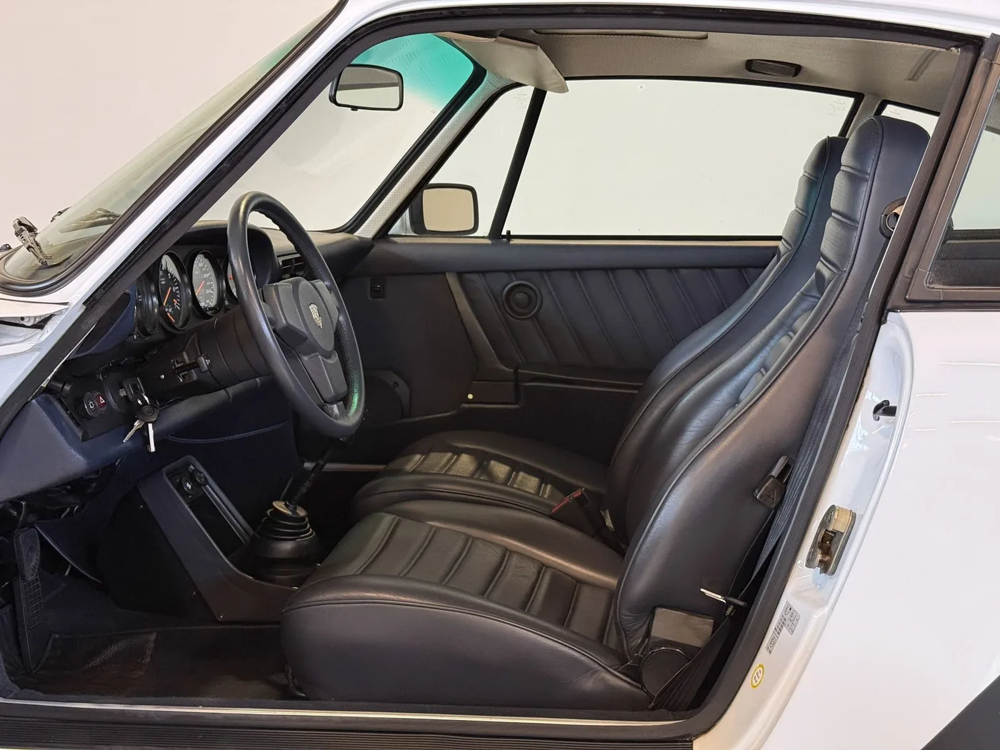 1983 Porsche 911 Turbo 3.3 proposée par un concessionnaire spécialisé à Lucca, Italie, photo 11 sur 25