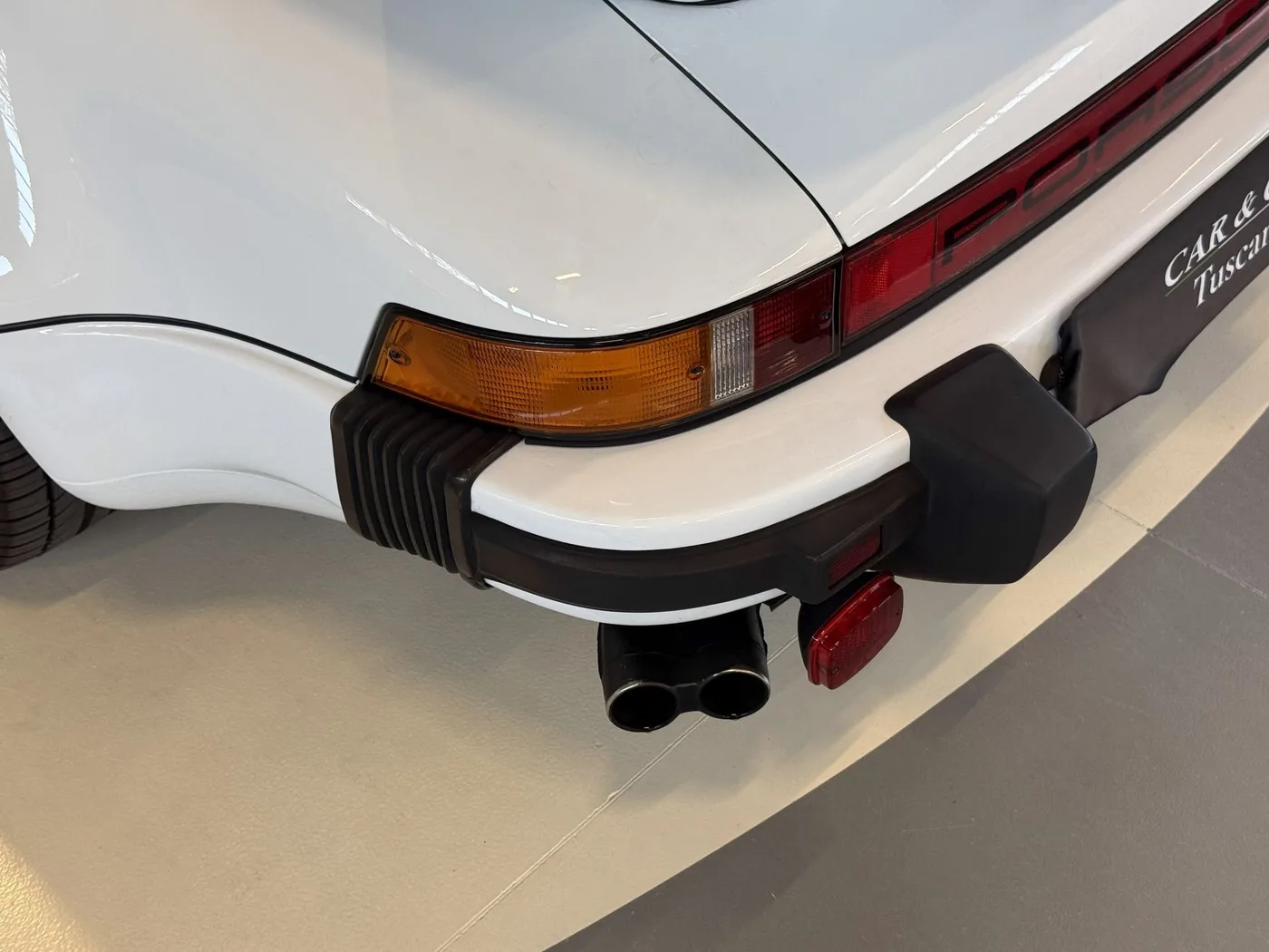 1983 Porsche 911 Turbo 3.3 proposée par un concessionnaire spécialisé à Lucca, Italie, photo 19 sur 25