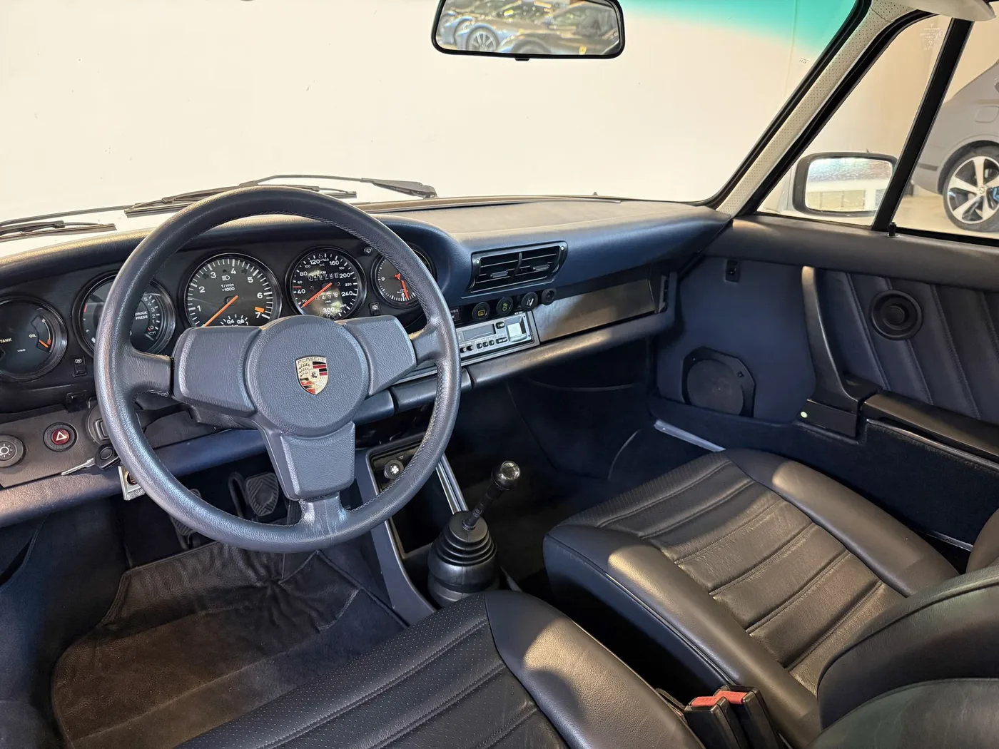 1983 Porsche 911 Turbo 3.3 proposée par un concessionnaire spécialisé à Lucca, Italie, photo 20 sur 25