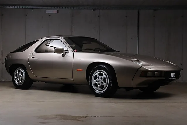 1983 Porsche 928 en un concesionario especializado de Unterweitersdorf, Austria, foto principal
