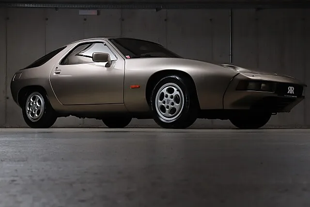 1983 Porsche 928, 2/24