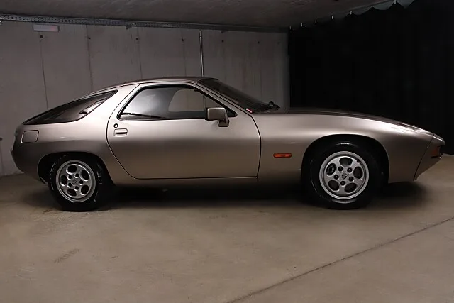 1983 Porsche 928, 3/24