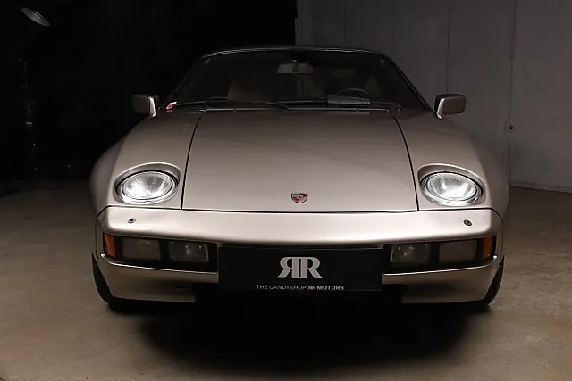 1983 Porsche 928, 8/24