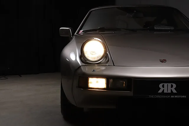 1983 Porsche 928, 11/24