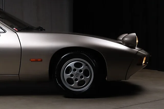 1983 Porsche 928, 12/24