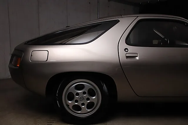 1983 Porsche 928, 13/24