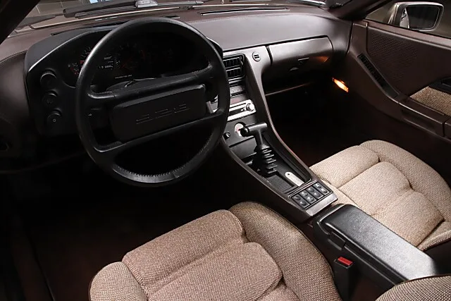 1983 Porsche 928, 16/24