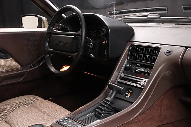 1983 Porsche 928, 19/24