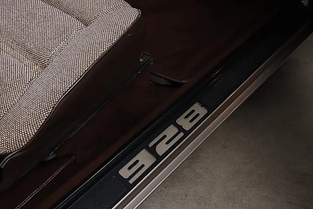 1983 Porsche 928, 20/24