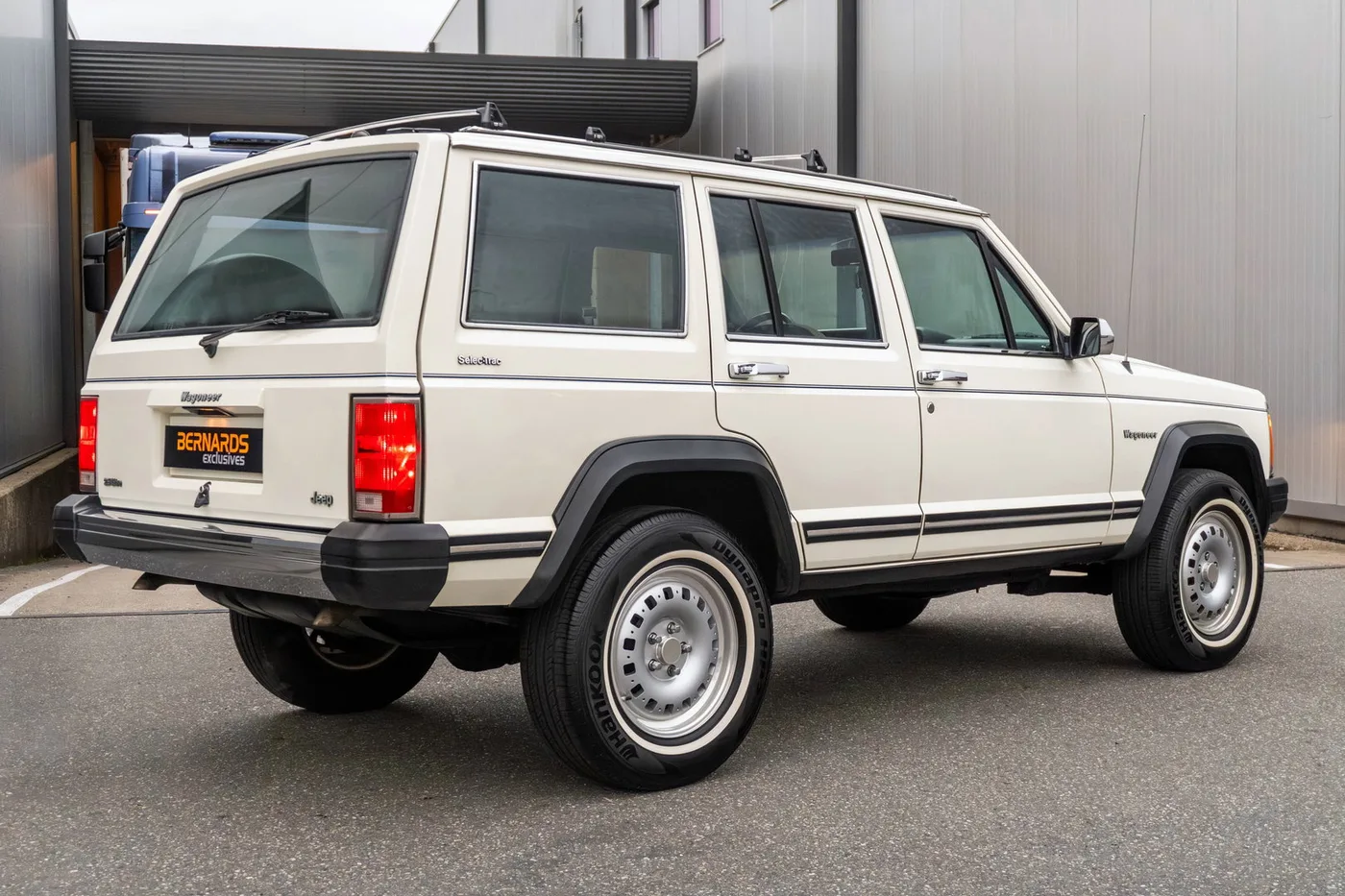 1984 Jeep Wagoneer offered by a supercar dealer in Woerden, Netherlands, photo 2 of 25