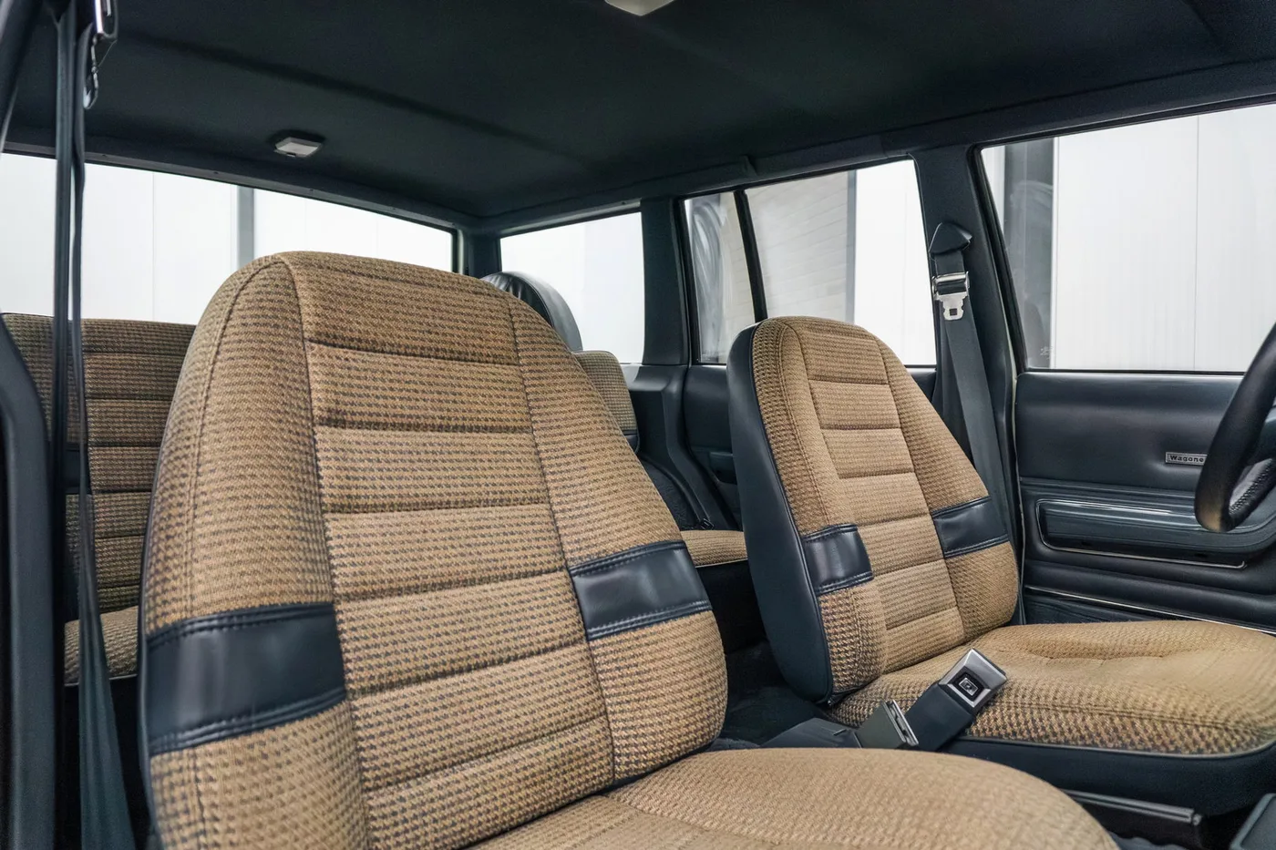 1984 Jeep Wagoneer offered by a supercar dealer in Woerden, Netherlands, photo 4 of 25