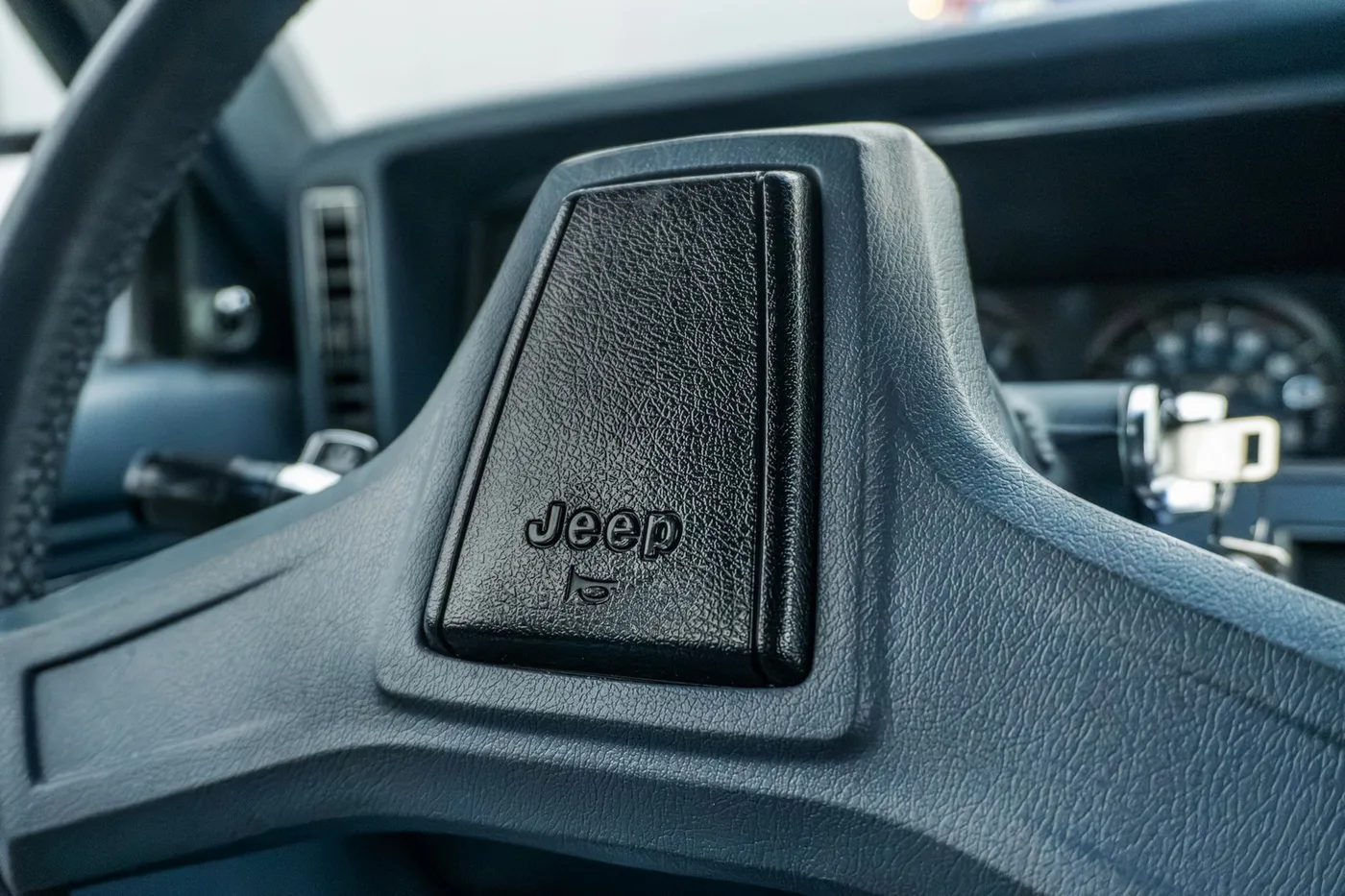 1984 Jeep Wagoneer offered by a supercar dealer in Woerden, Netherlands, photo 8 of 25