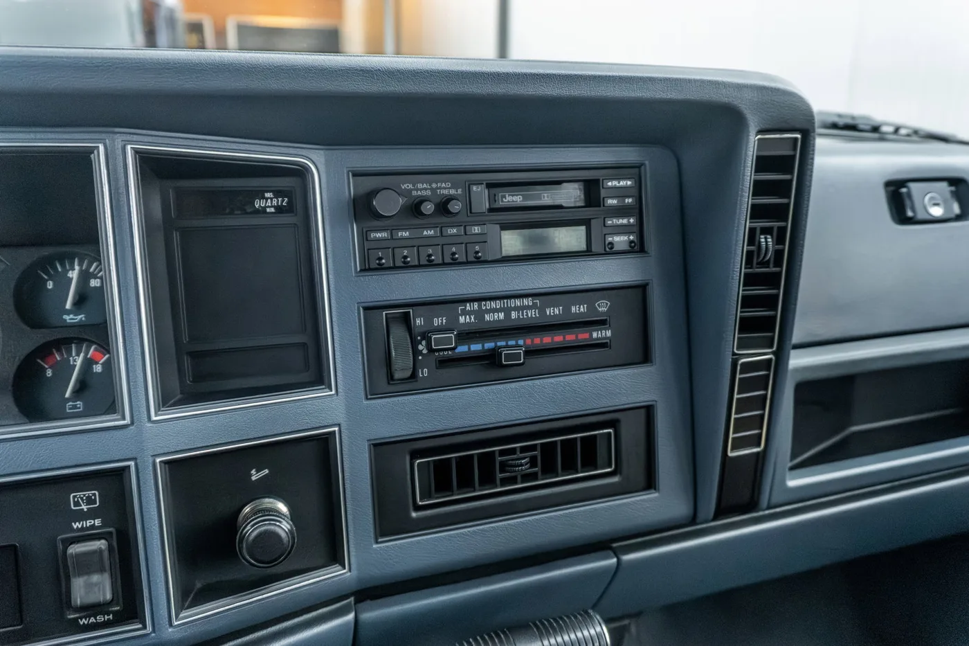 1984 Jeep Wagoneer offered by a supercar dealer in Woerden, Netherlands, photo 10 of 25
