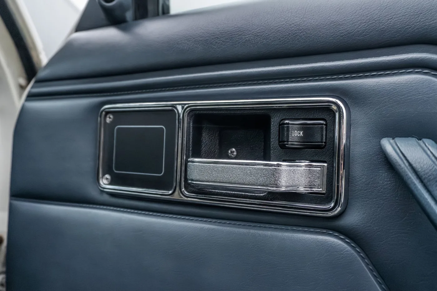 1984 Jeep Wagoneer offered by a supercar dealer in Woerden, Netherlands, photo 20 of 25
