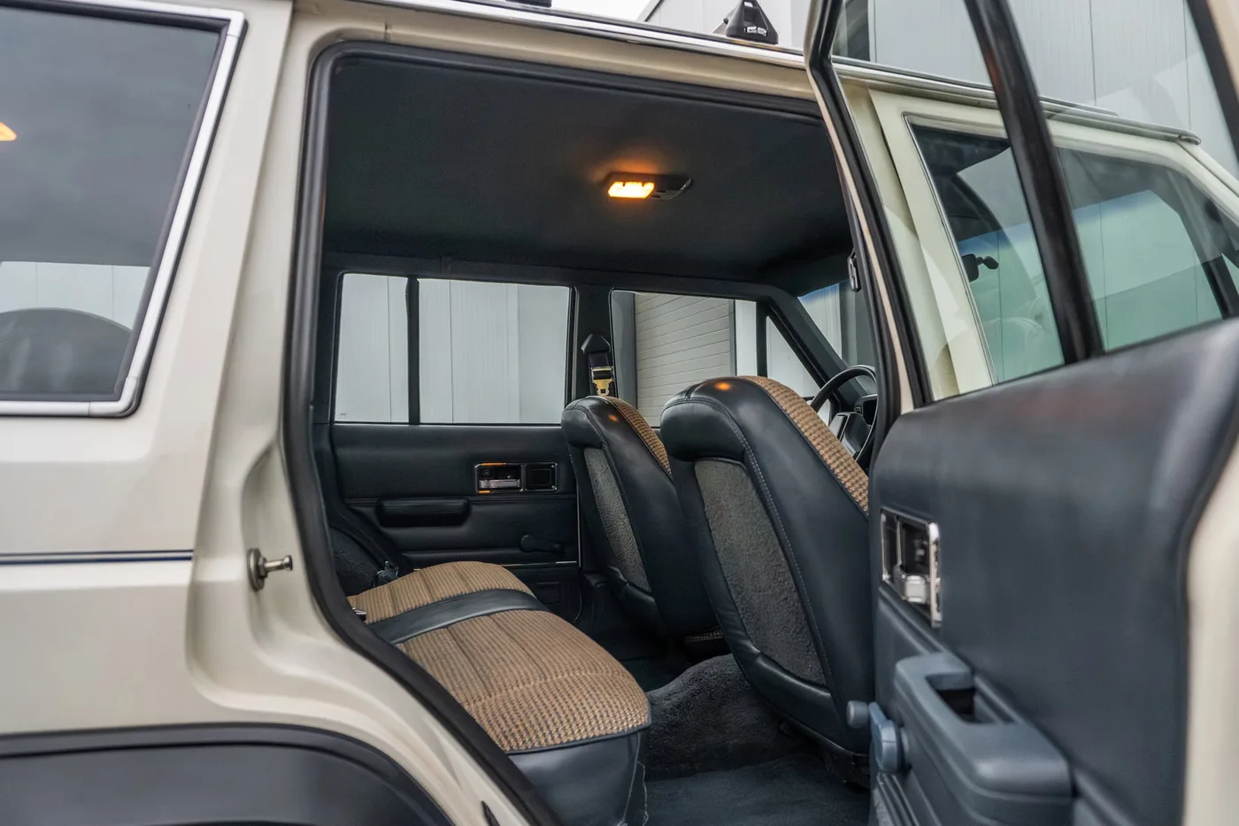 1984 Jeep Wagoneer offered by a supercar dealer in Woerden, Netherlands, photo 22 of 25