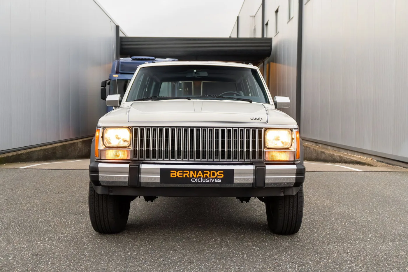 1984 Jeep Wagoneer offered by a supercar dealer in Woerden, Netherlands, photo 25 of 25