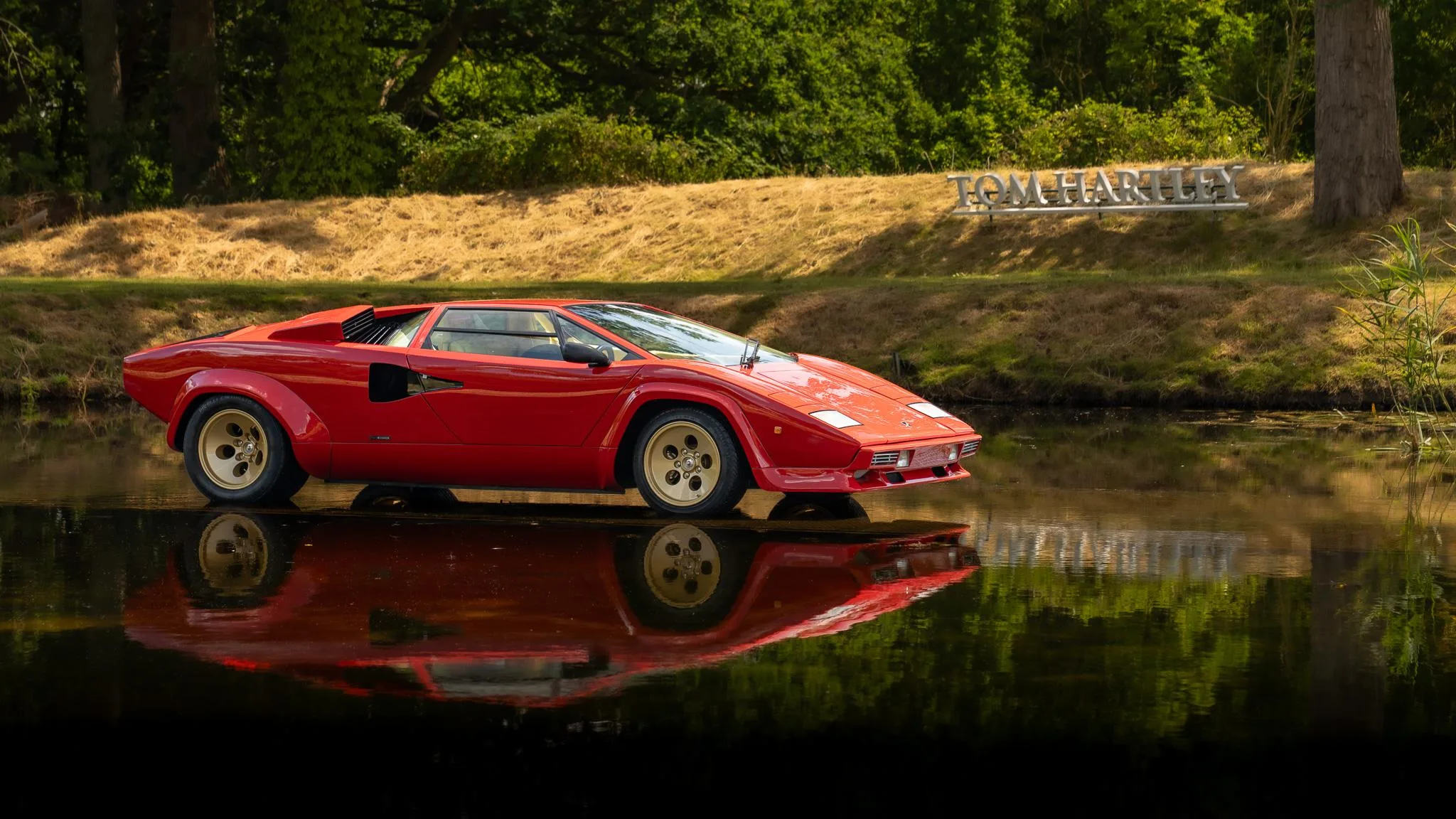 1984 Lamborghini Countach LP5000 S proposée par un concessionnaire spécialisé à Swadlincote, Royaume-Uni, photo principale