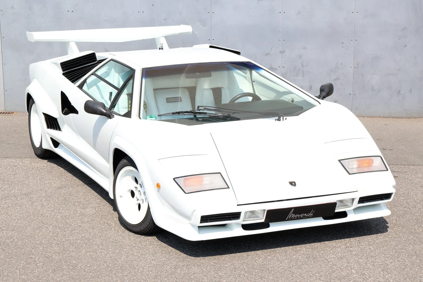 1984 Lamborghini Countach LP5000 S angeboten von einem Fachhändler in Düsseldorf, Deutschland, Hauptfoto