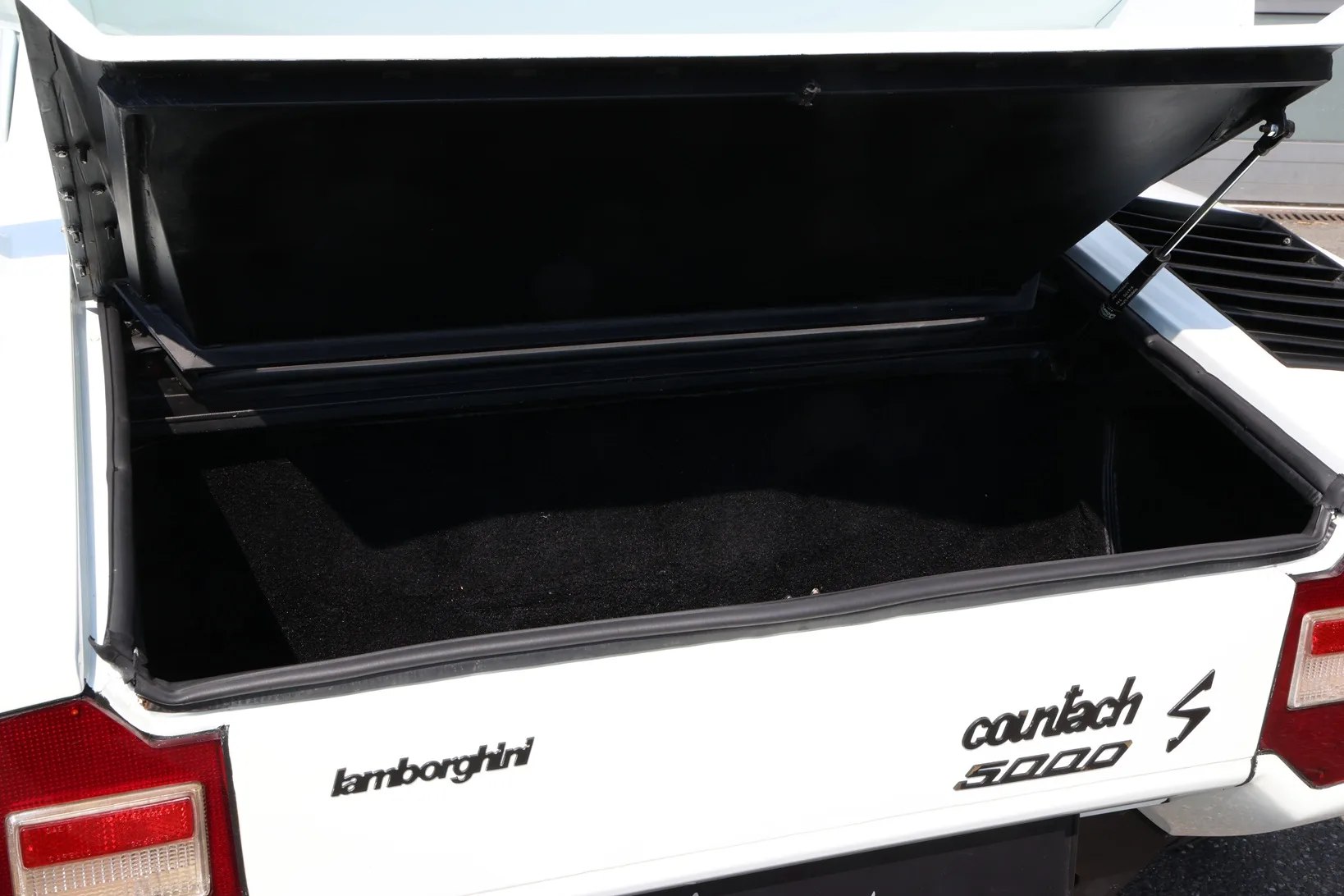 1984 Lamborghini Countach LP5000 S, 27/30