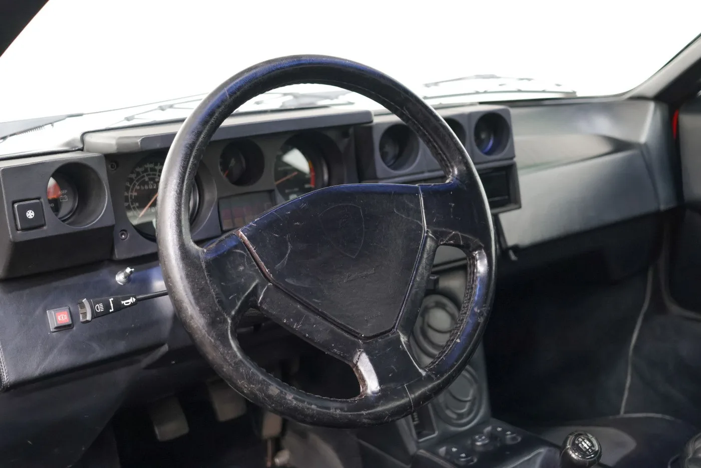 1984 Lamborghini Jalpa 3500 proposée par un concessionnaire spécialisé à Nuremberg, Allemagne, photo 13 sur 15