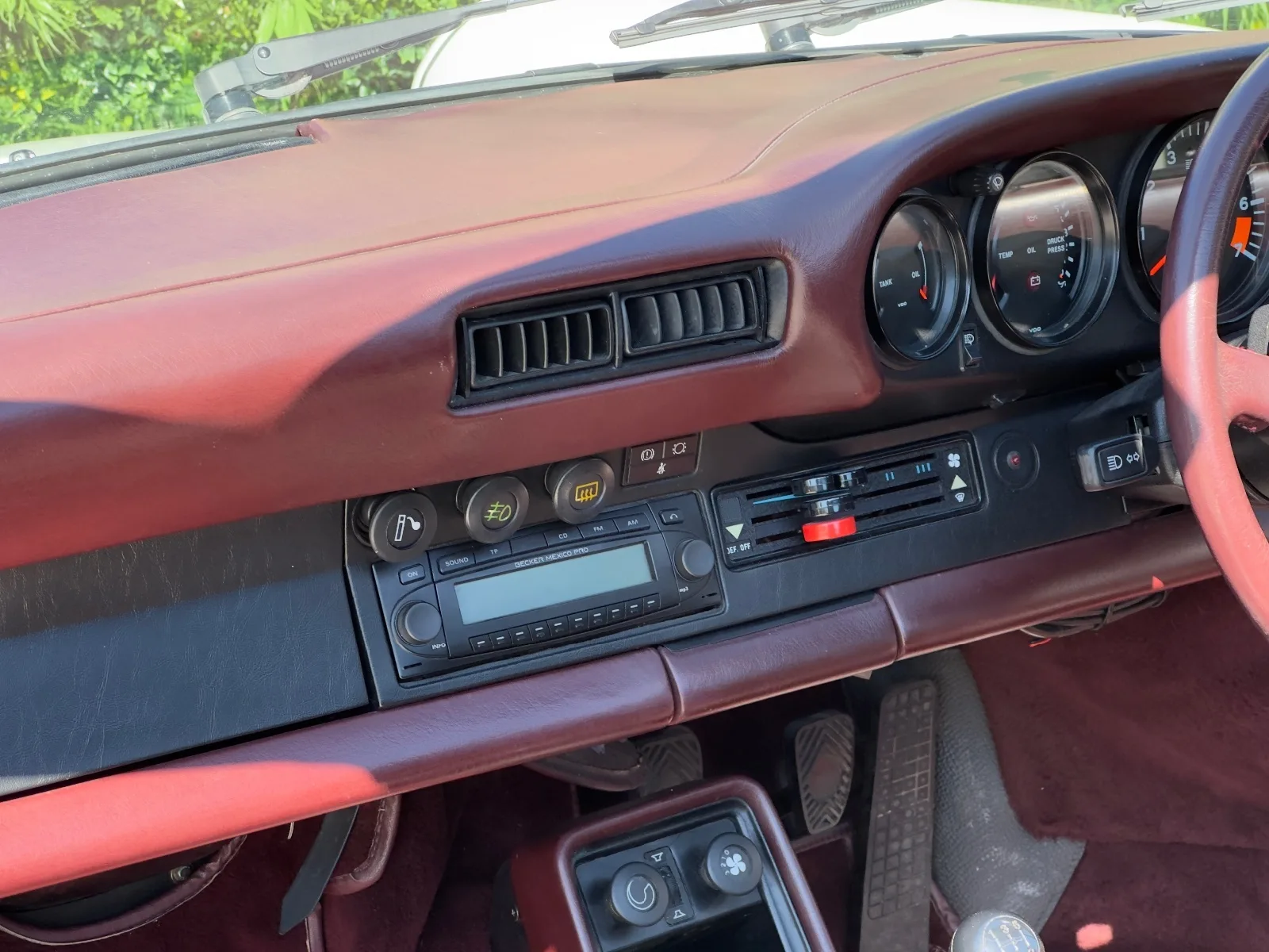 1984 Porsche 911 Carrera 3.2 Targa, 20/30