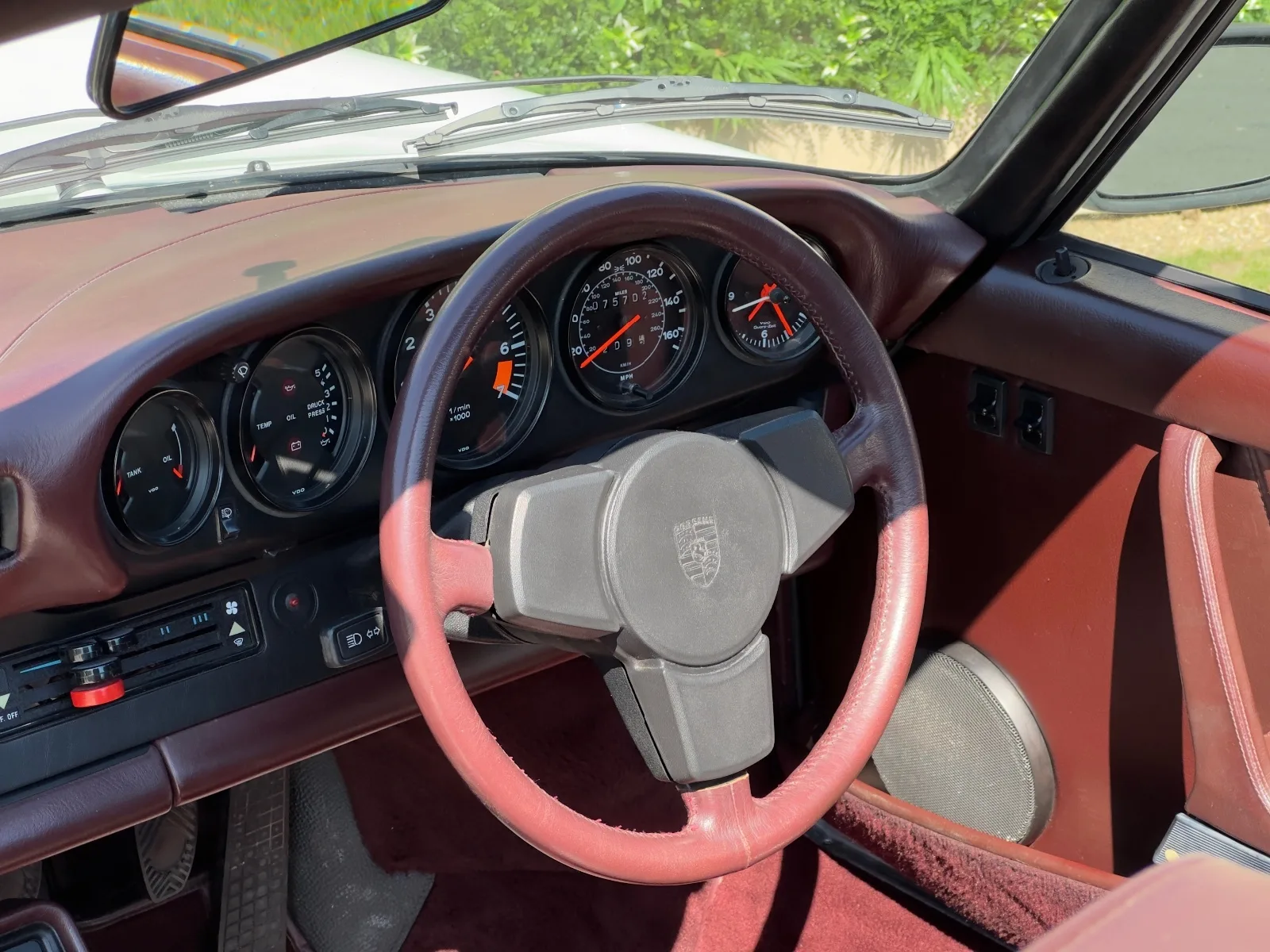 1984 Porsche 911 Carrera 3.2 Targa, 21/30