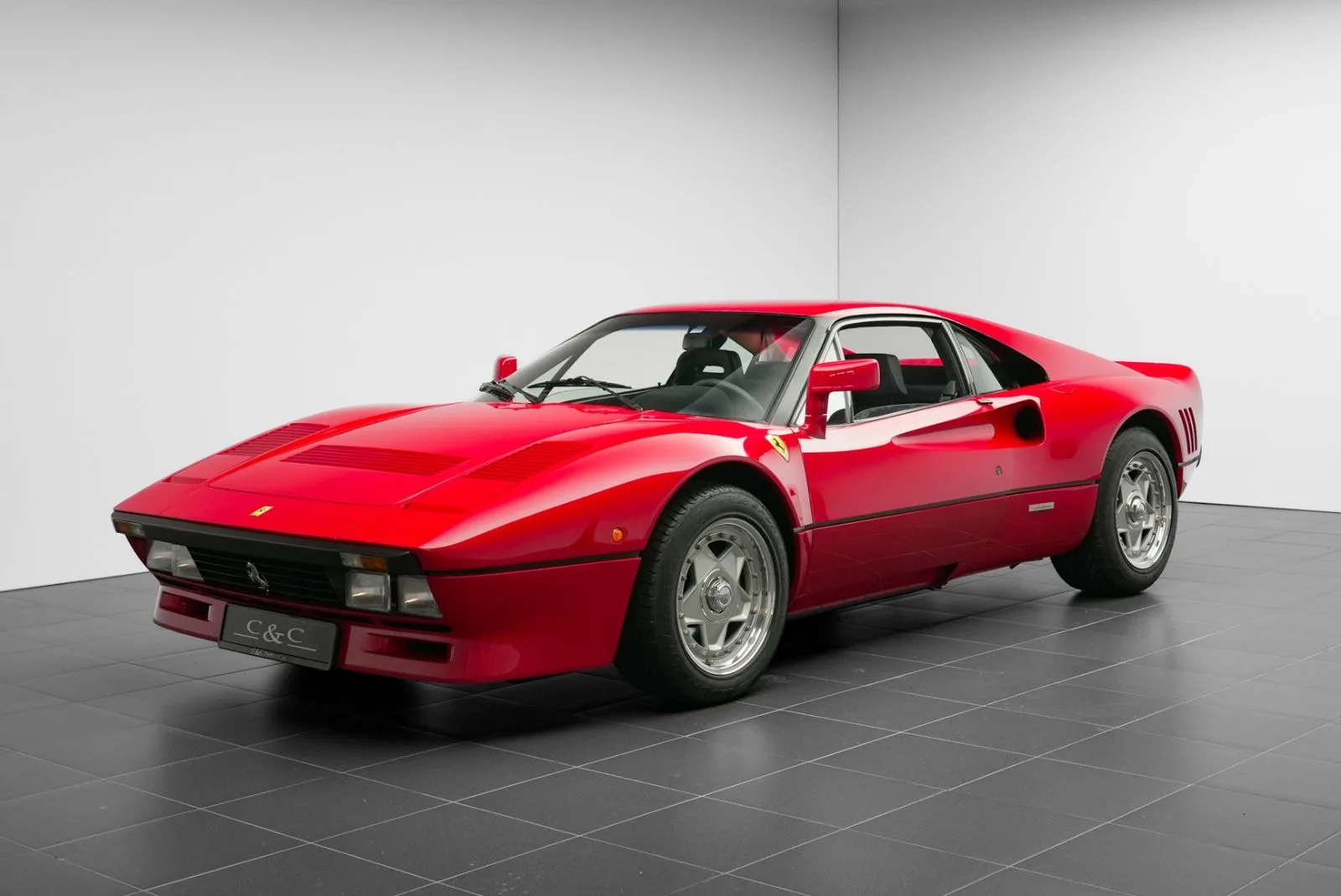 1985 Ferrari 288 GTO proposée par un spécialiste de la supercar à Putzbrunn, Allemagne, photo principale