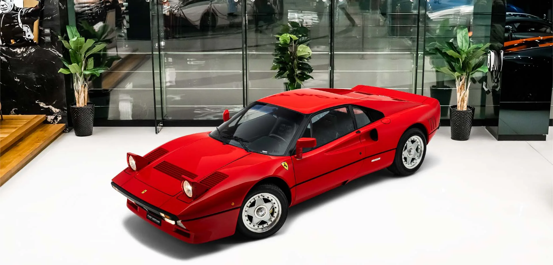 1985 Ferrari 288 GTO en un concesionario especializado de Dubái, Emiratos Árabes Unidos, foto principal