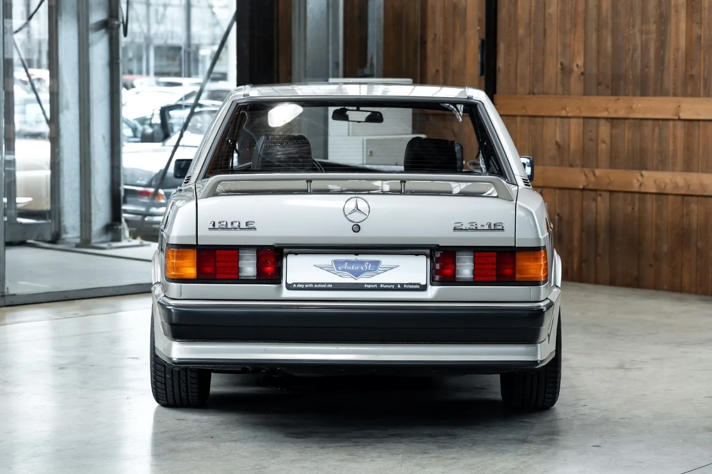 1985 Mercedes-Benz 190 E 2.3-16 angeboten von einem Fachhändler in Neuss, Deutschland, Foto 4 von 25