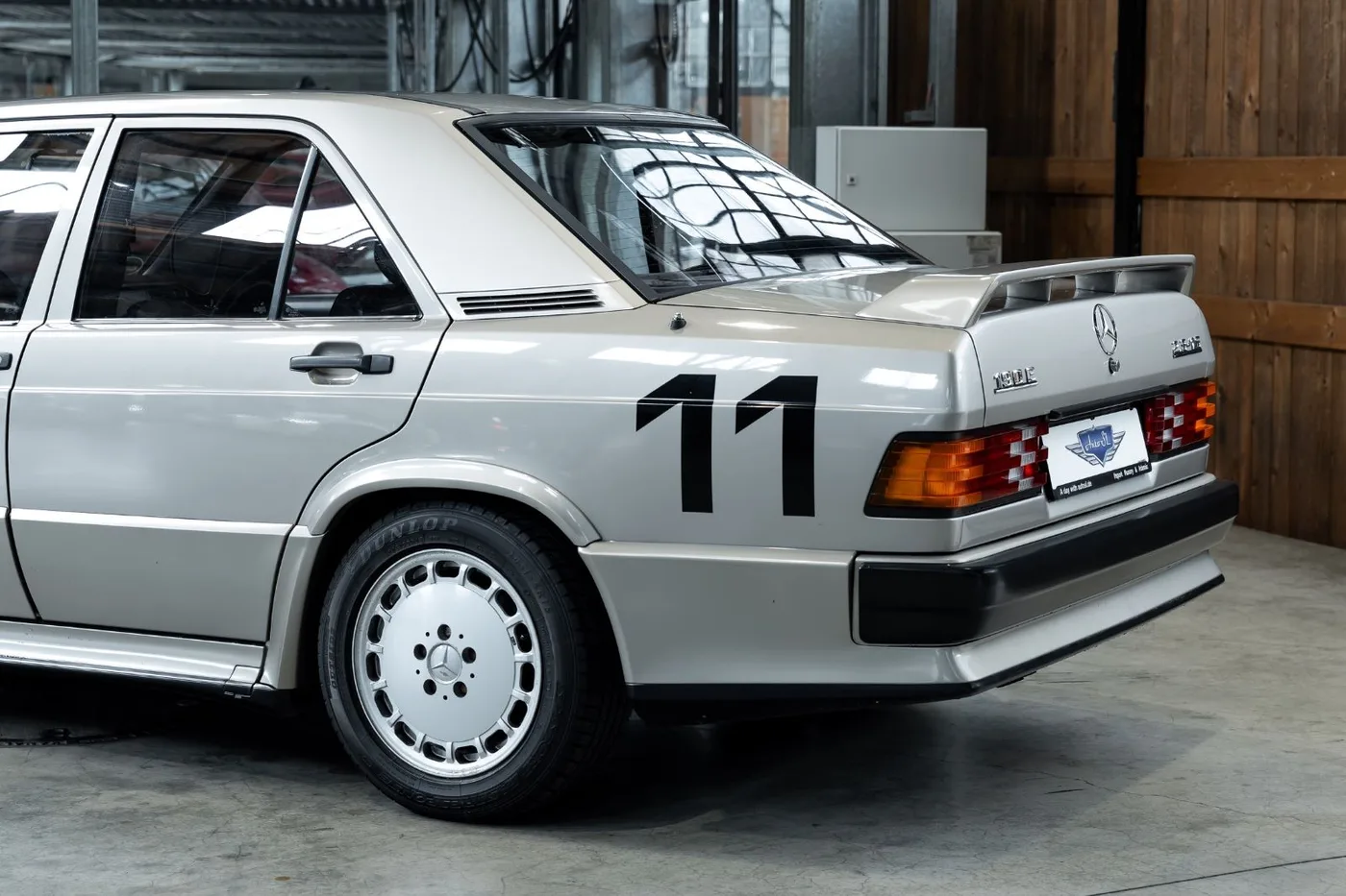 1985 Mercedes-Benz 190 E 2.3-16 angeboten von einem Fachhändler in Neuss, Deutschland, Foto 7 von 25