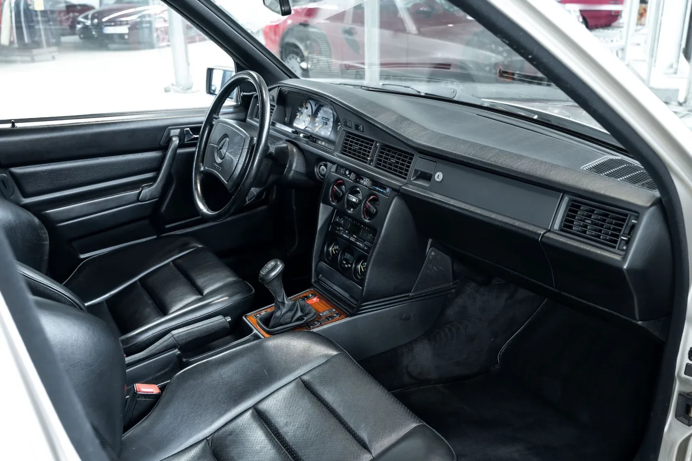 1985 Mercedes-Benz 190 E 2.3-16 angeboten von einem Fachhändler in Neuss, Deutschland, Foto 9 von 25