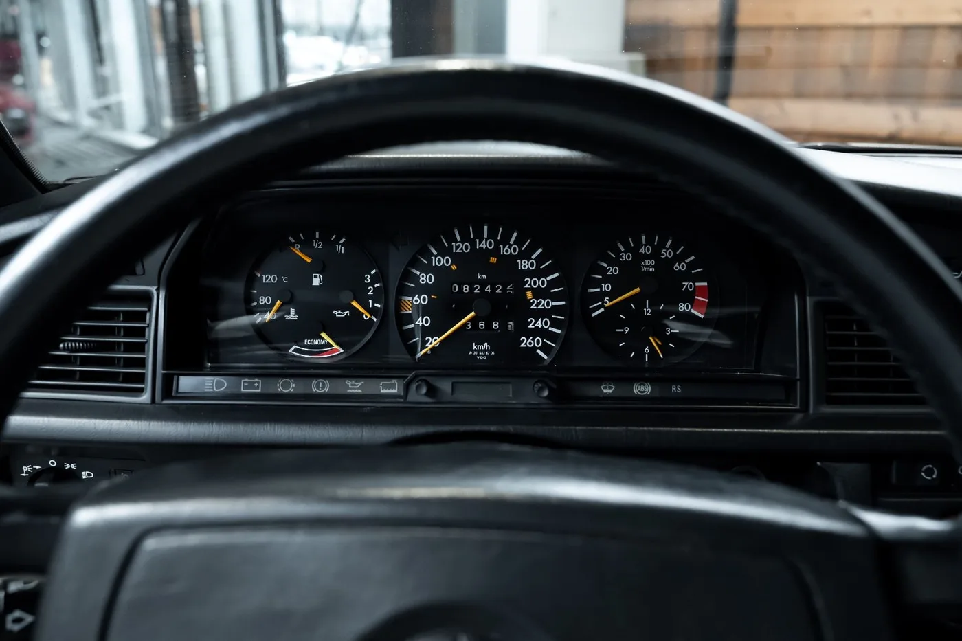 1985 Mercedes-Benz 190 E 2.3-16 angeboten von einem Fachhändler in Neuss, Deutschland, Foto 13 von 25
