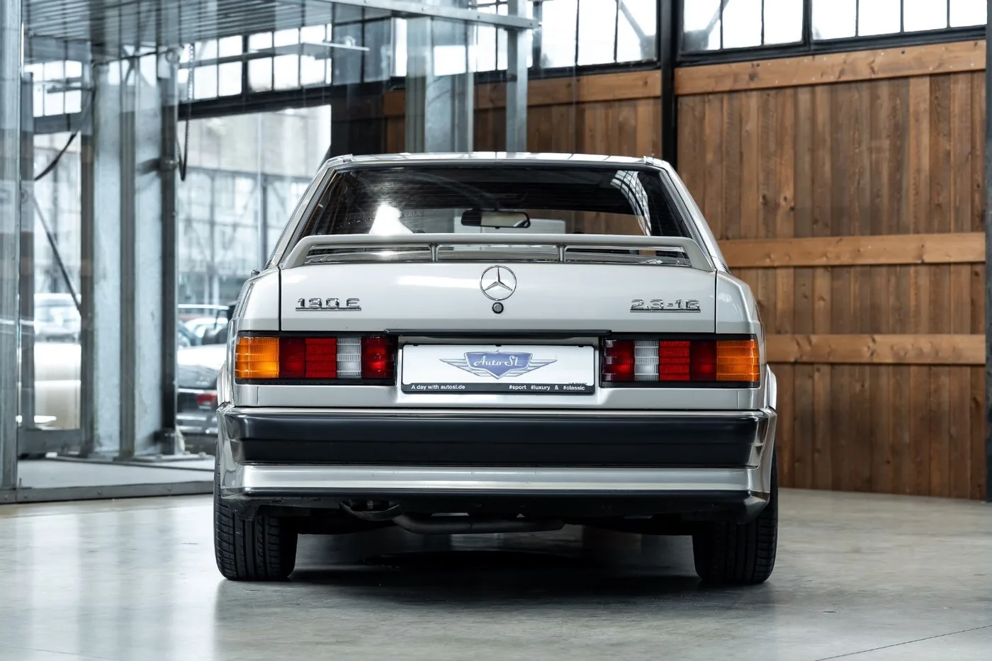 1985 Mercedes-Benz 190 E 2.3-16 angeboten von einem Fachhändler in Neuss, Deutschland, Foto 19 von 25