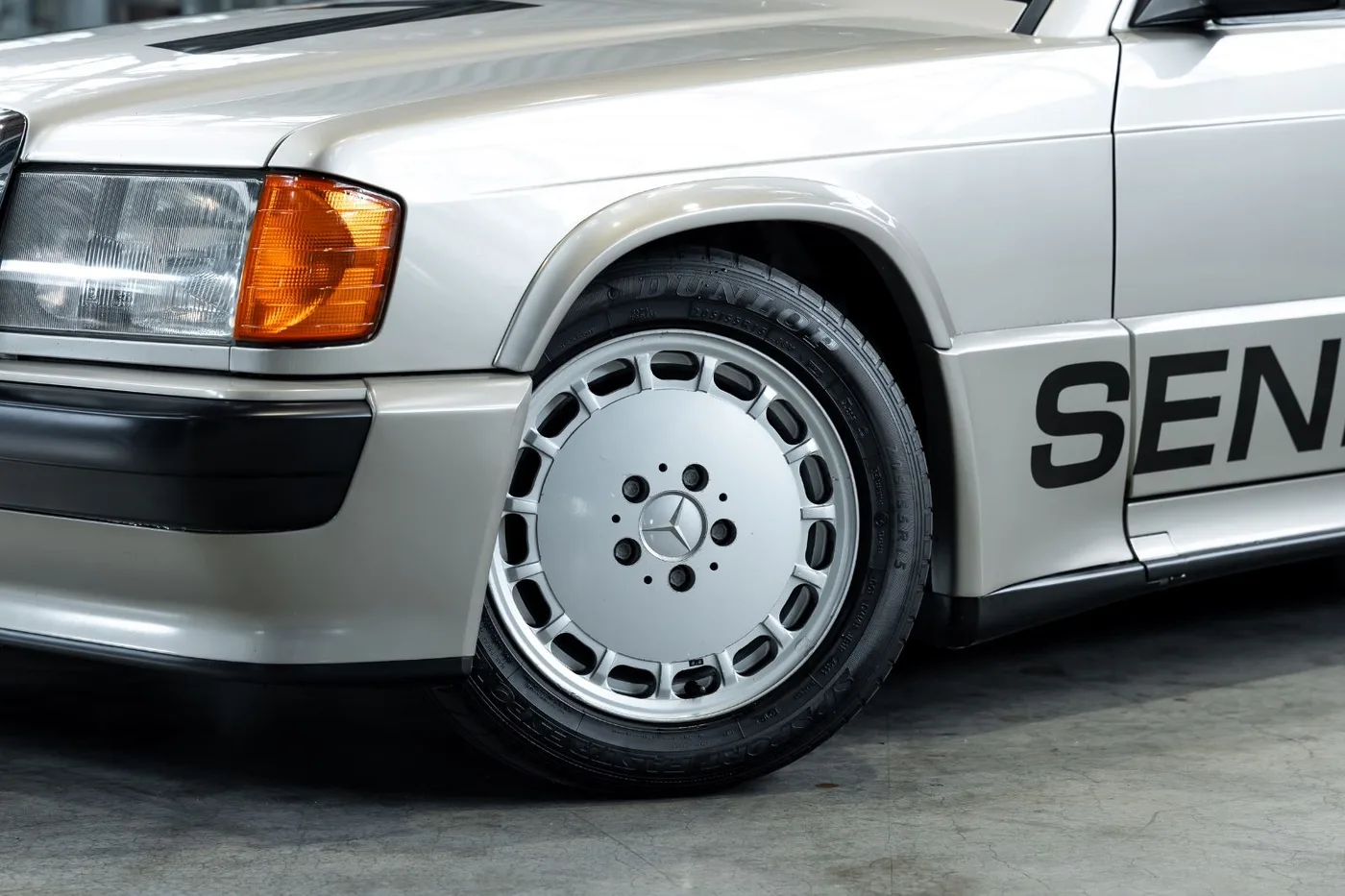 1985 Mercedes-Benz 190 E 2.3-16 angeboten von einem Fachhändler in Neuss, Deutschland, Foto 23 von 25
