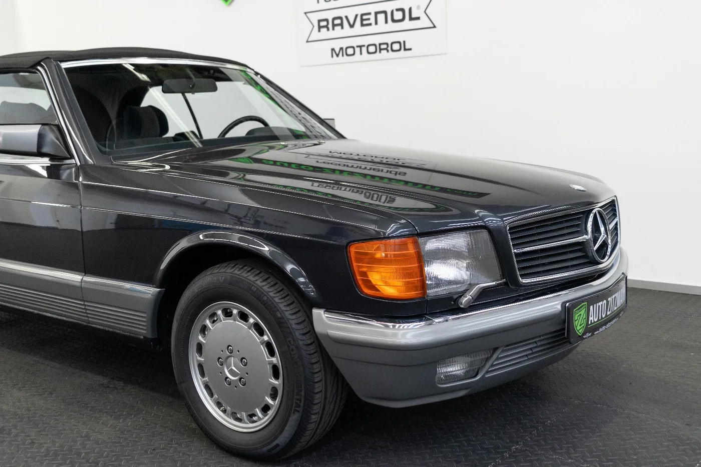1985 Mercedes-Benz 500 SEC Cabriolet offered by a specialist dealer in Nuremberg, Germany, photo 7 of 15