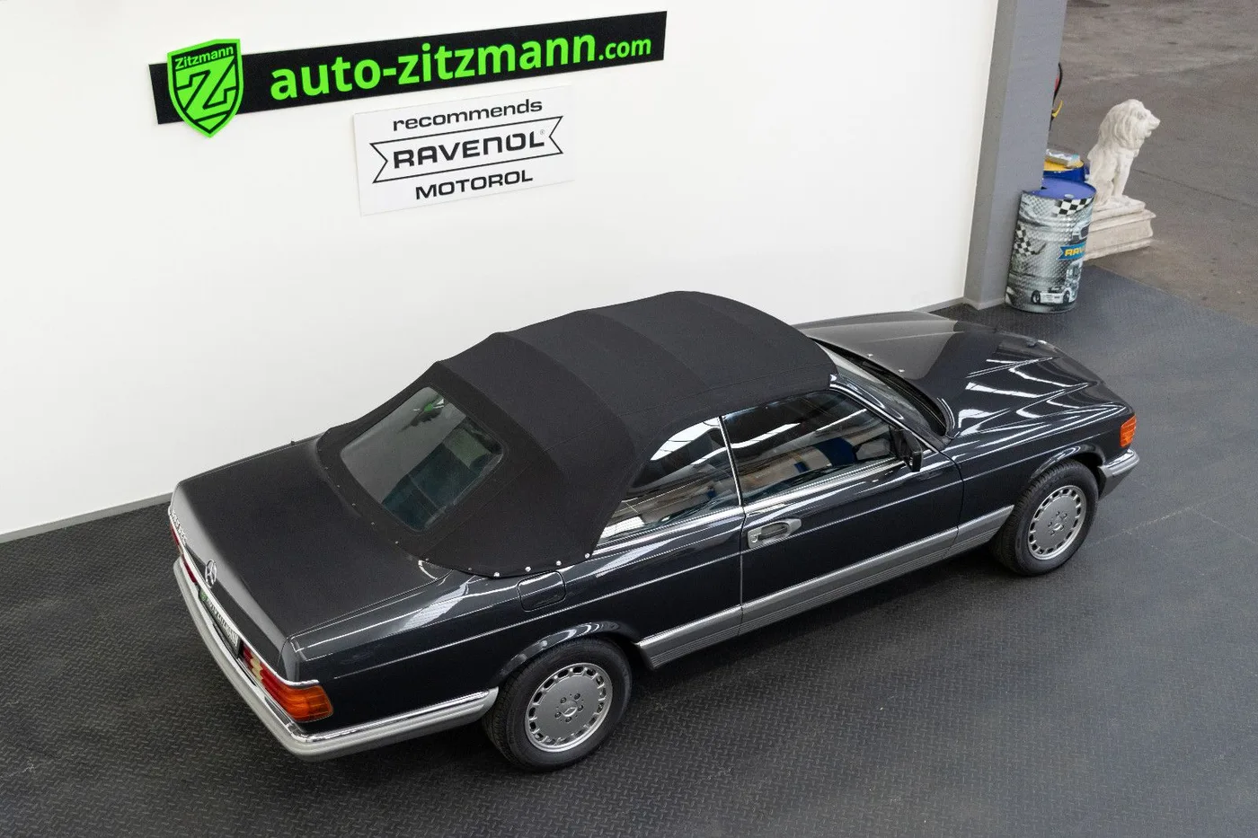1985 Mercedes-Benz 500 SEC Cabriolet offered by a specialist dealer in Nuremberg, Germany, photo 8 of 15