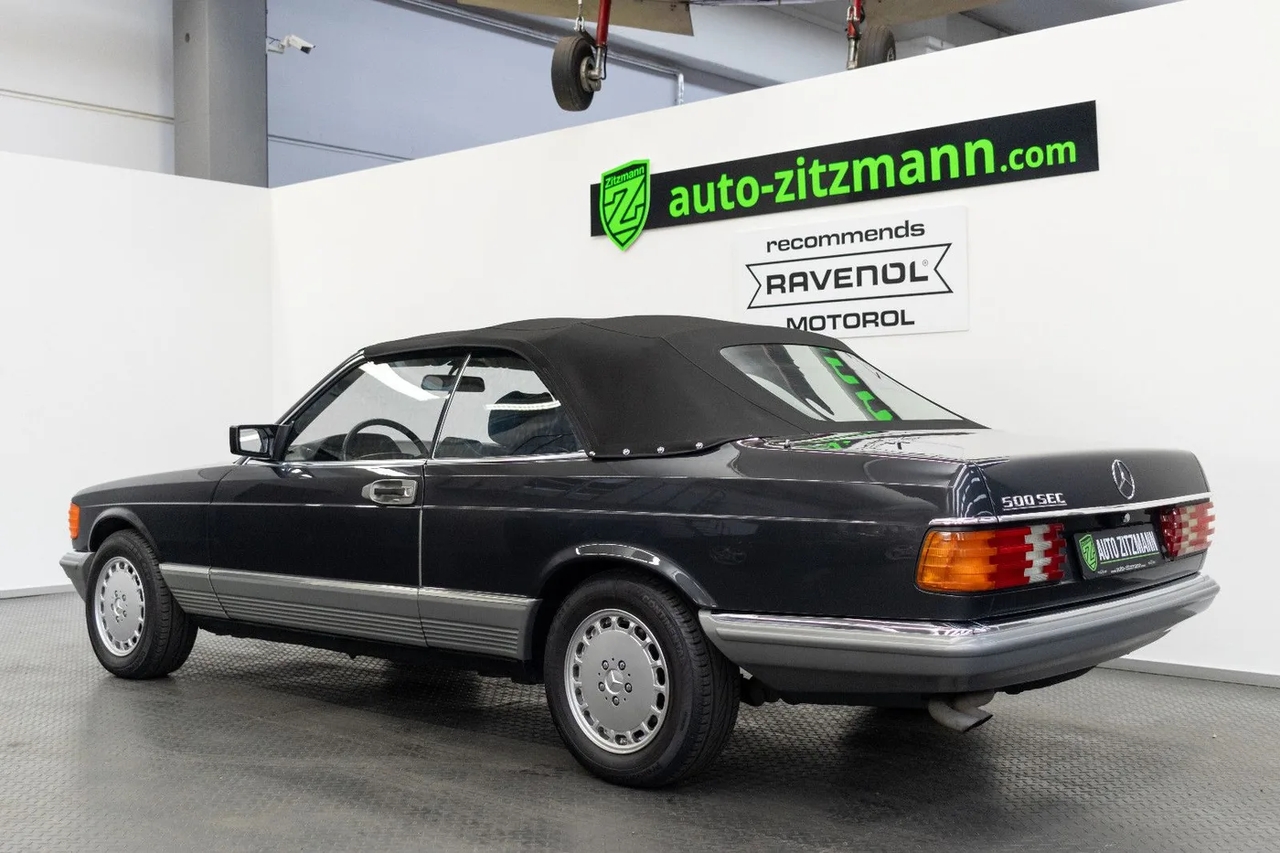 1985 Mercedes-Benz 500 SEC Cabriolet offered by a specialist dealer in Nuremberg, Germany, photo 9 of 15