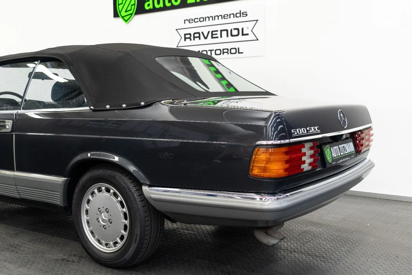 1985 Mercedes-Benz 500 SEC Cabriolet offered by a specialist dealer in Nuremberg, Germany, photo 11 of 15