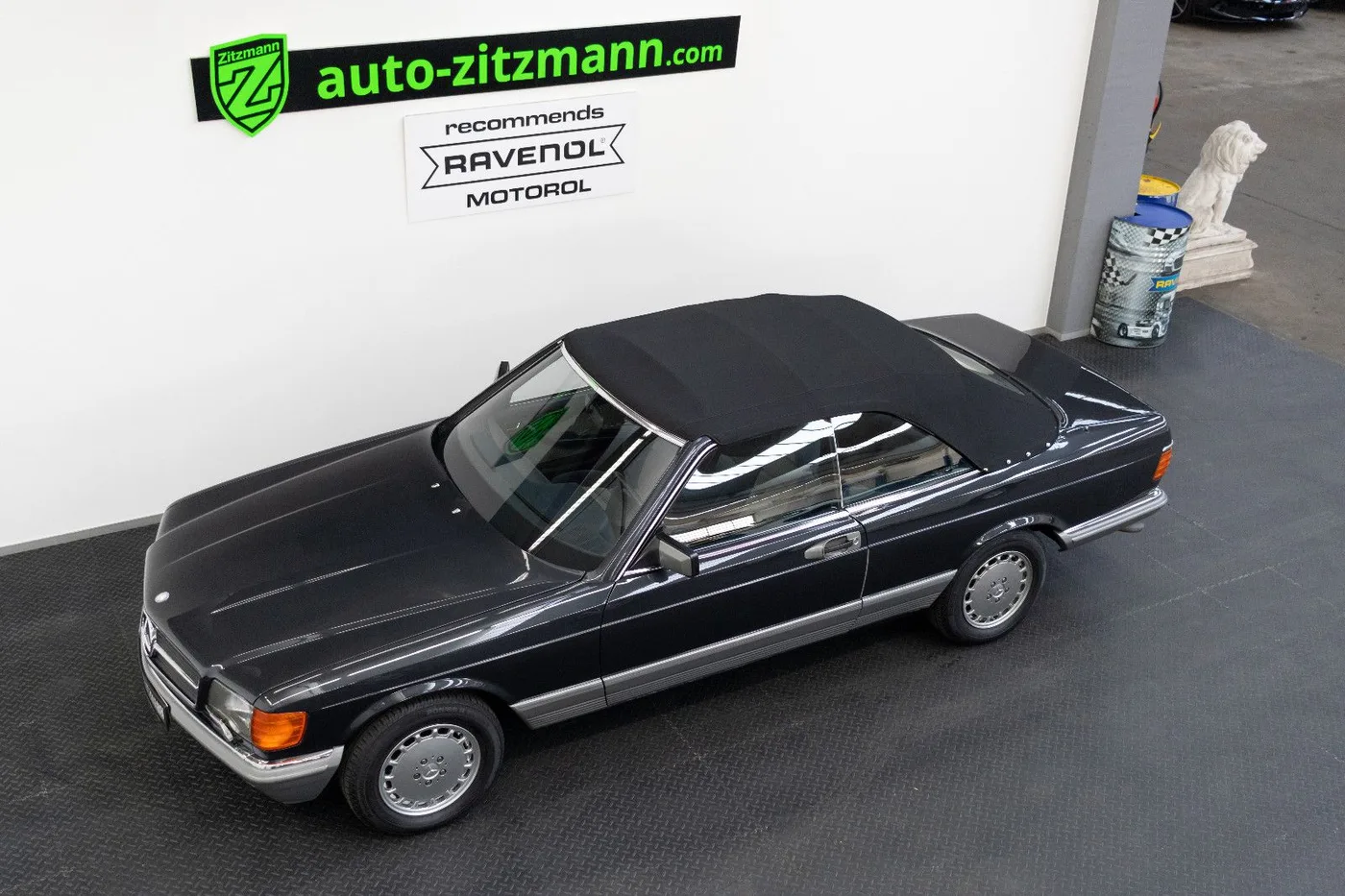 1985 Mercedes-Benz 500 SEC Cabriolet offered by a specialist dealer in Nuremberg, Germany, photo 12 of 15