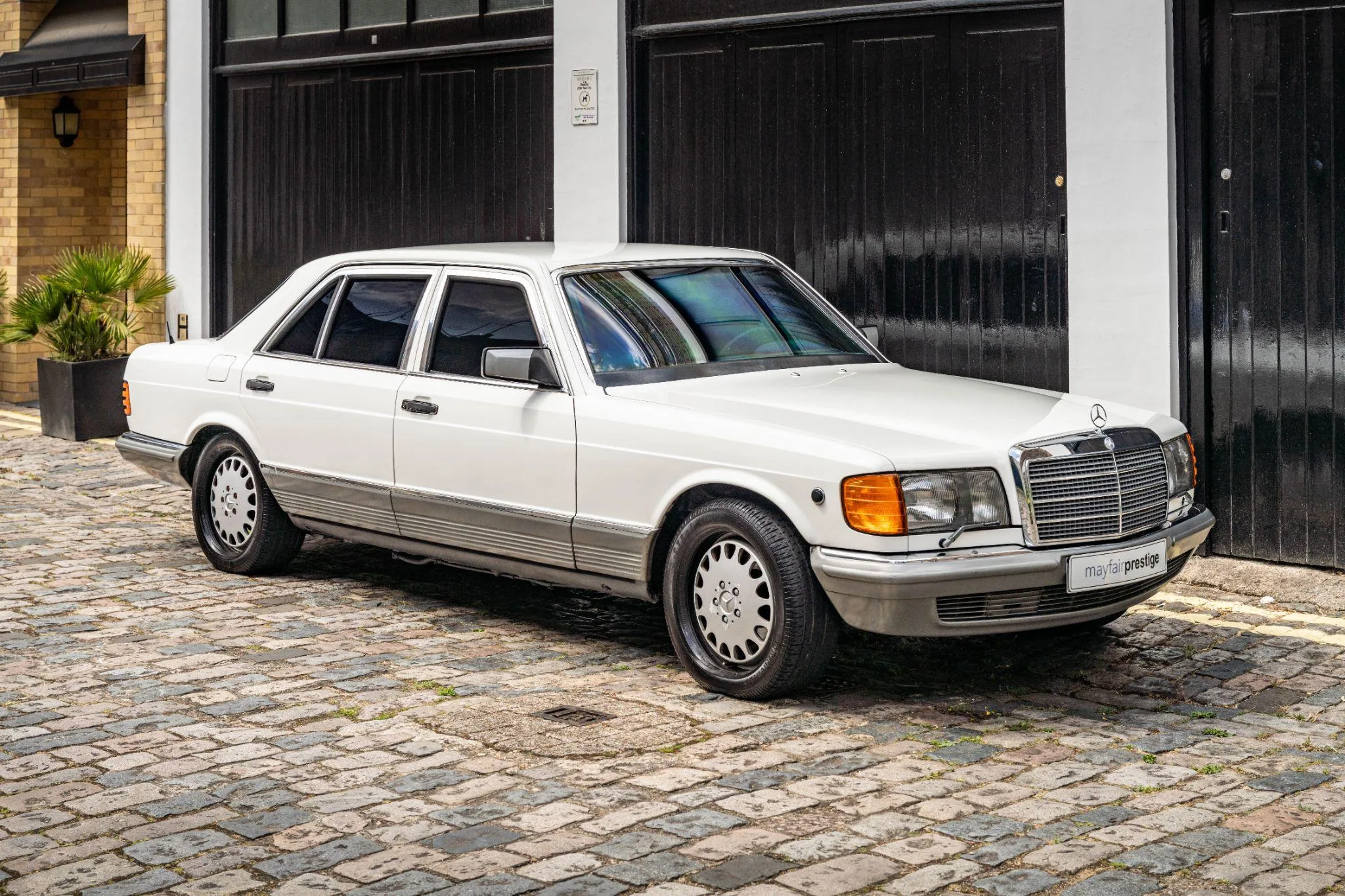 1985 Mercedes-Benz 500 SEL Armoured B6 angeboten von einem Fachhändler in London, Vereinigtes Königreich, Hauptfoto