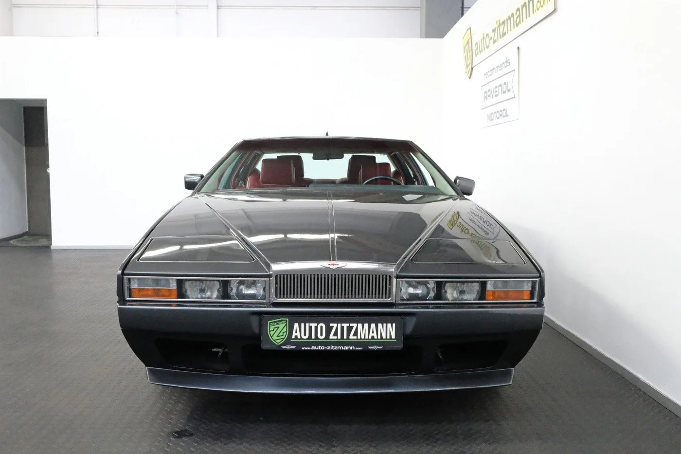 1986 Aston Martin Lagonda Series 3 offered by a specialist dealer in Nuremberg, Germany, photo 4 of 15