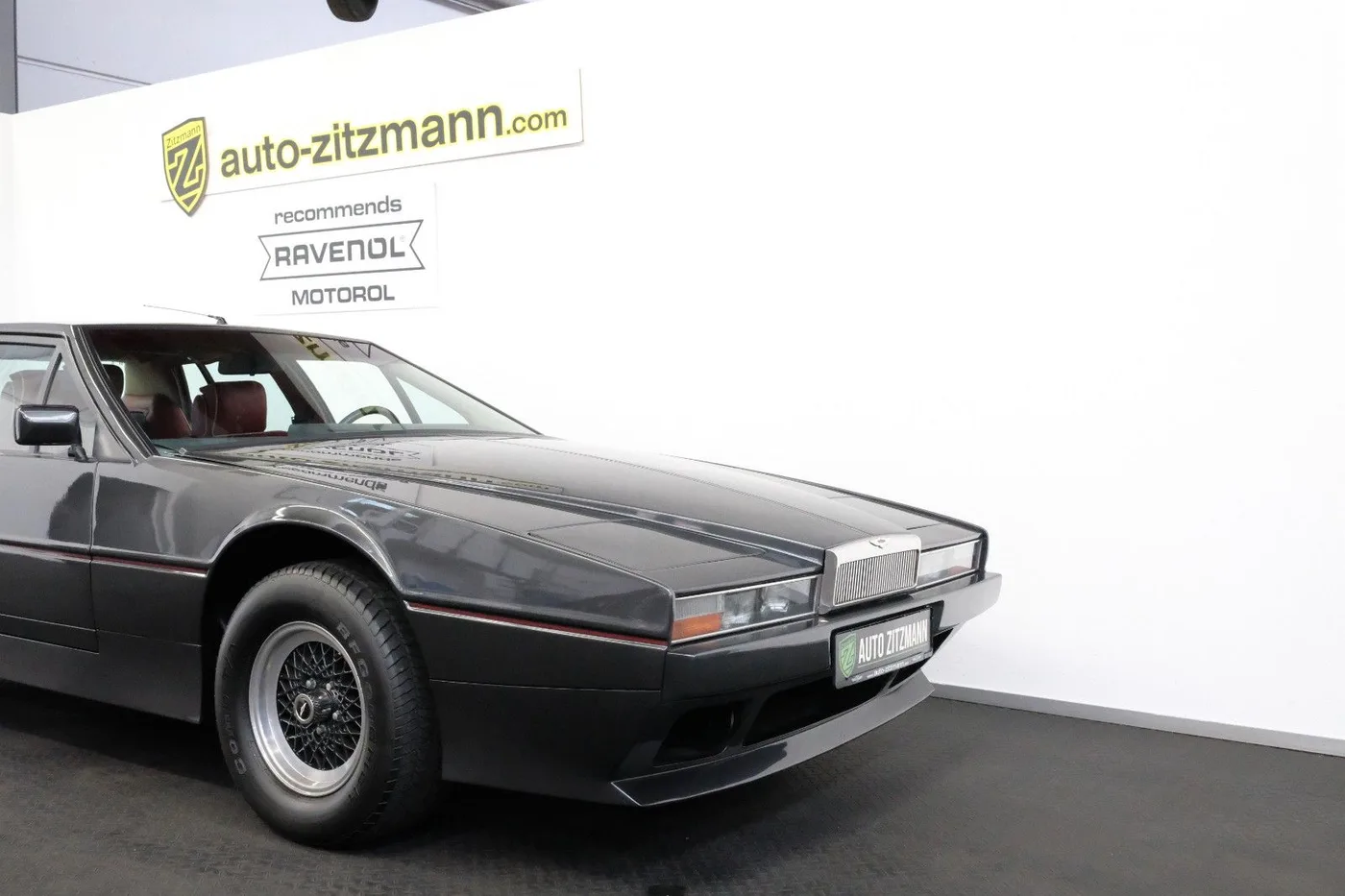 1986 Aston Martin Lagonda Series 3 offered by a specialist dealer in Nuremberg, Germany, photo 5 of 15