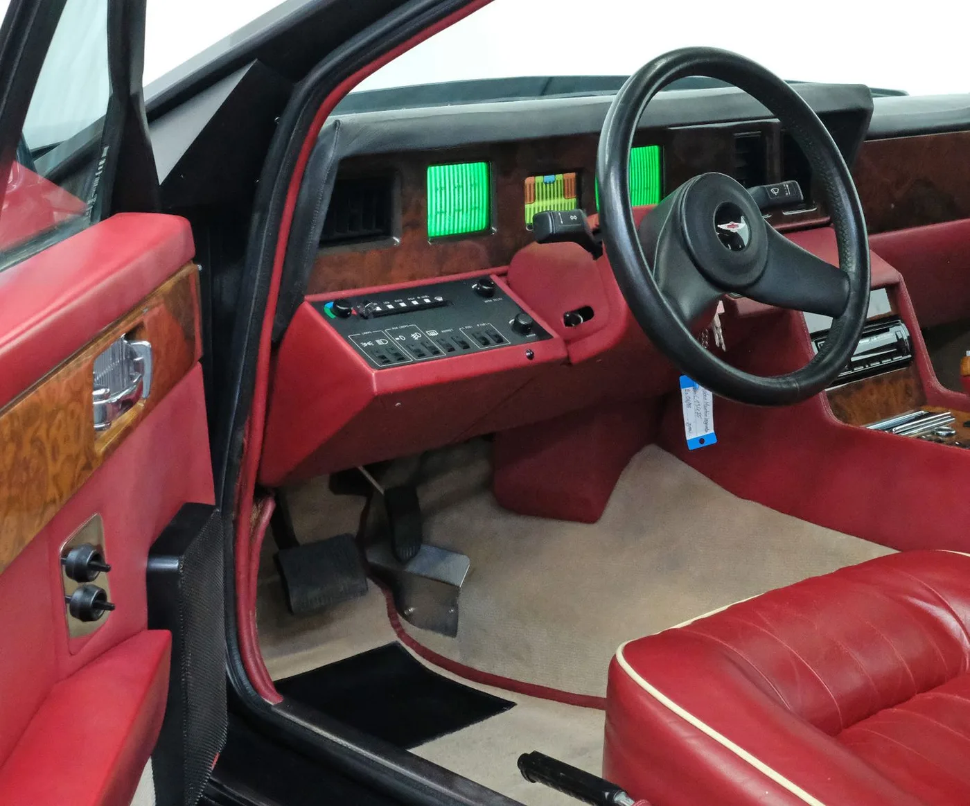 1986 Aston Martin Lagonda Series 3 offered by a specialist dealer in Nuremberg, Germany, photo 10 of 15